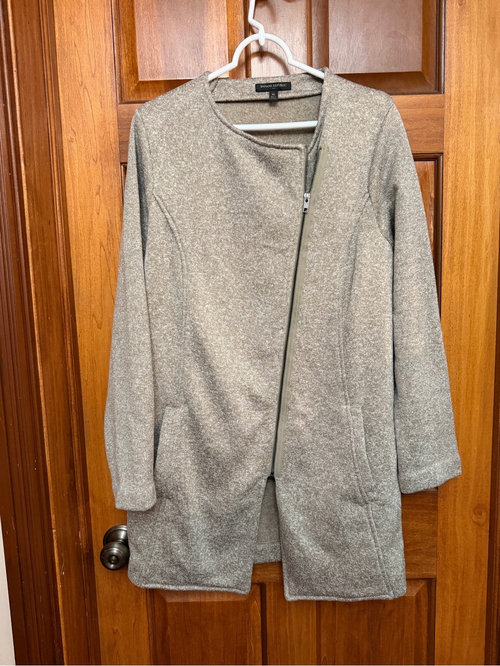 Banana Republic
Asymmetrical Zip Knit Jacket Taupe XL